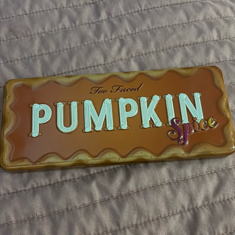 Too faced pumpkin spice eyeshadow palette. New.